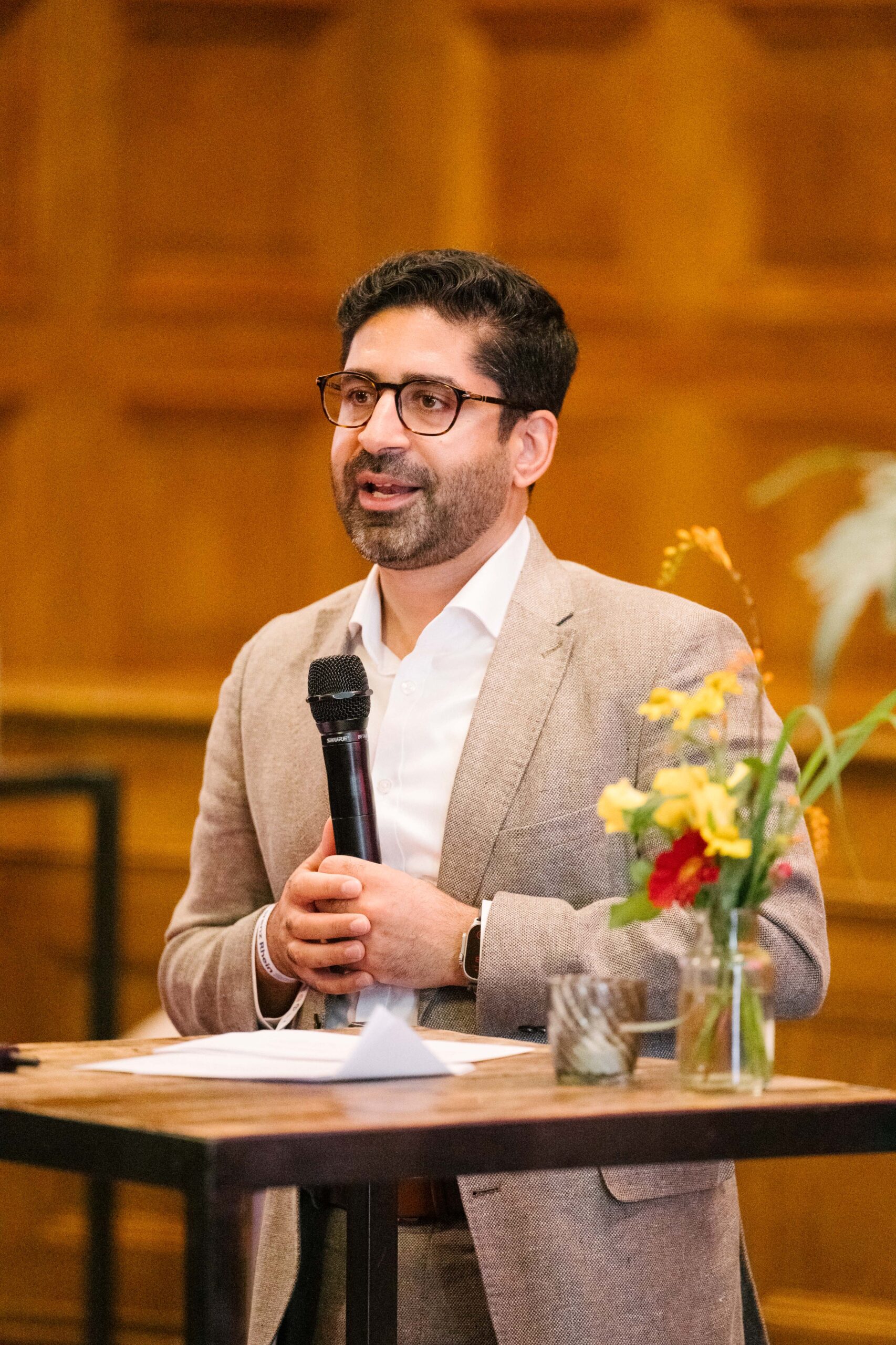 Portrait von Kaweh Mansoori, Minister für Wirtschaft, Energie, Verkehr, Wohnen und ländlichen Raum Hessen Portrait von Kaweh Mansoori, Minister für Wirtschaft, Energie, Verkehr, Wohnen und ländlichen Raum Hessen