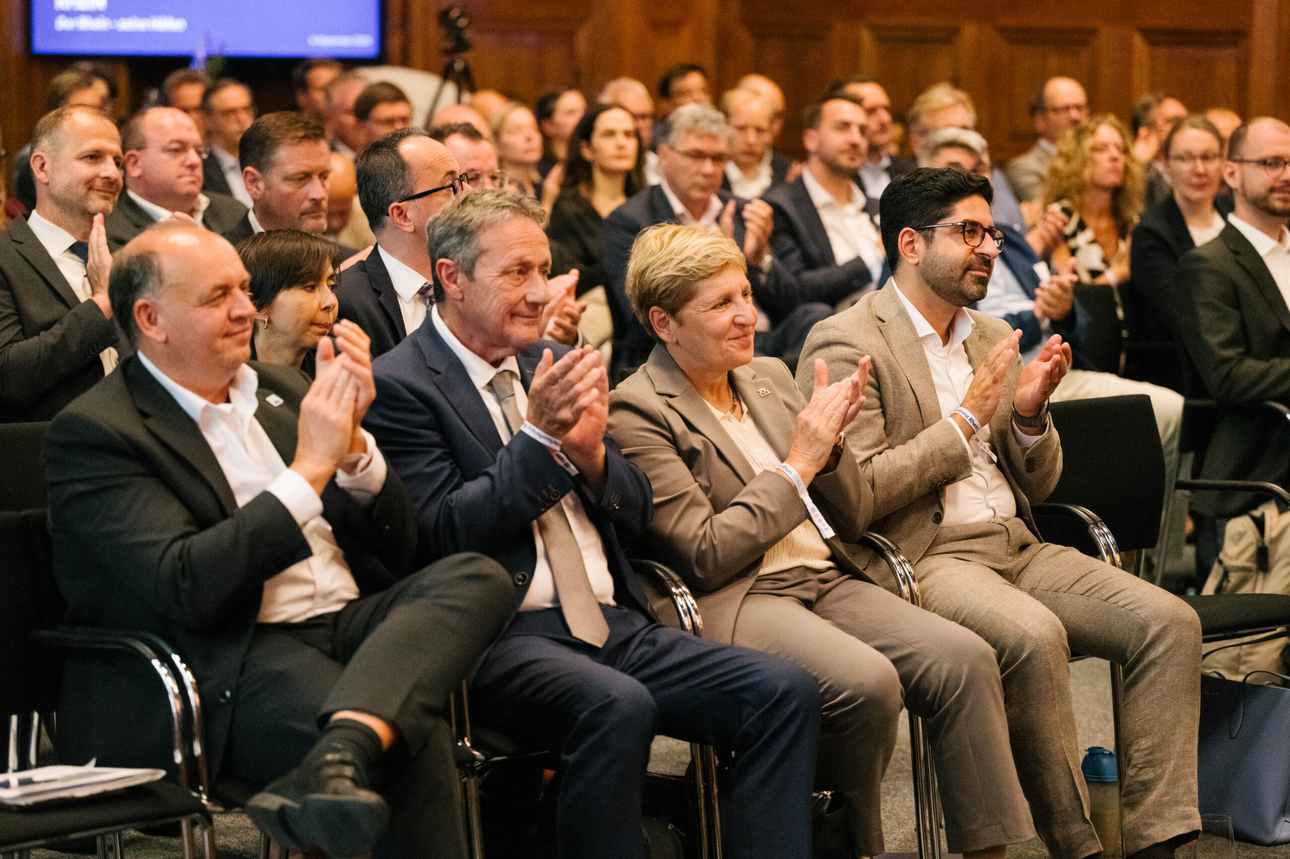 v.l.n.r. Staatssekretär Viktor Haase, Minister Achim Schwickert, Ministerin Nicole Razavi MdL & Minister Kaweh Mansoori v.l.n.r. Staatssekretär Viktor Haase, Minister Achim Schwickert, Ministerin Nicole Razavi MdL & Minister Kaweh Mansoori